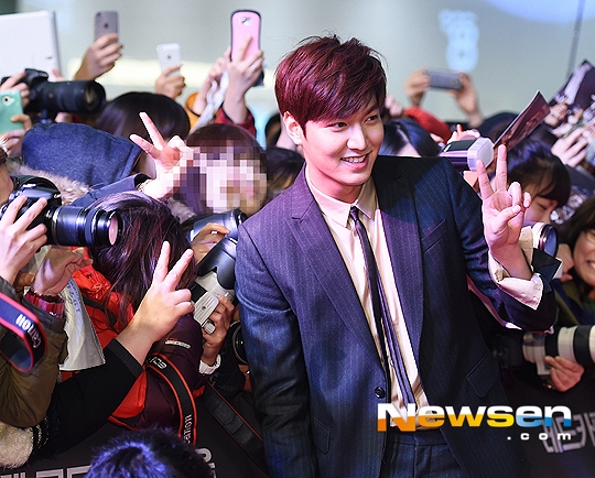 Lee Min Ho ngượng ngùng vì fans cuồng vồ vập 1420621234_6