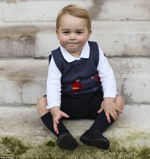 Ảnh đẹp: Hoàng tử bé Anh Quốc xuất hiện cực đáng yêu trong loạt ảnh đón Giáng sinh 1418545304_1