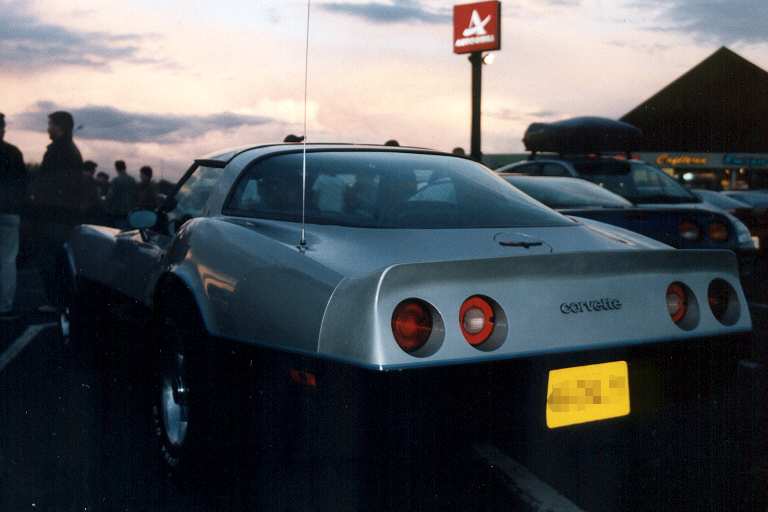 Présentation d'un vieux propriétaire de vieille Corvette... - Page 2 20020809-08