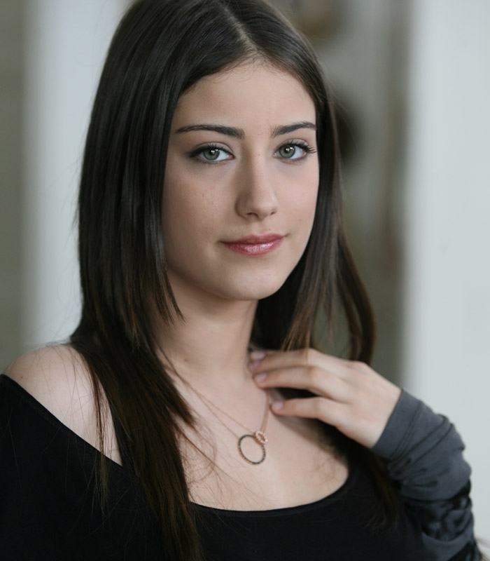 صور للممثلة التركيه Hazal kaya 154maas1