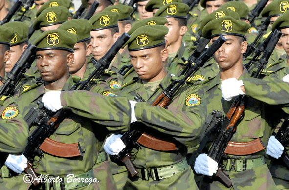 Fuerzas Armadas de Cuba - Página 5 Revista-23