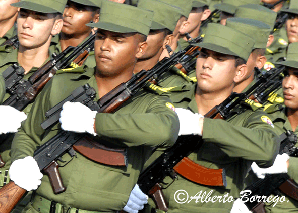 Fuerzas Armadas de Cuba - Página 5 Revista-24