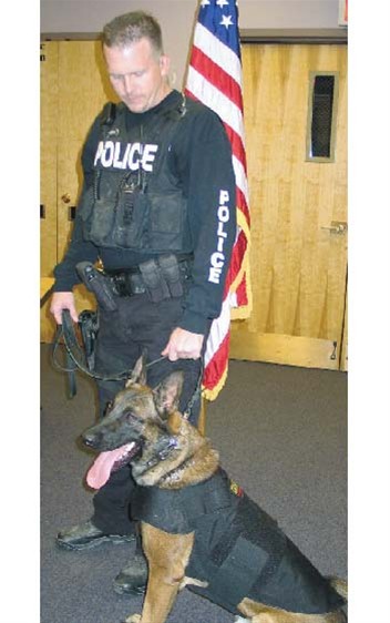 VEST-A-DOG OfficerAndersonandK-9Reno_1