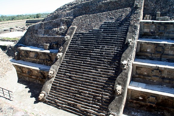 MISTERIOS DE TEOTIHUACAN Templo_quetzalcoatl_teotihuac%C3%A1n