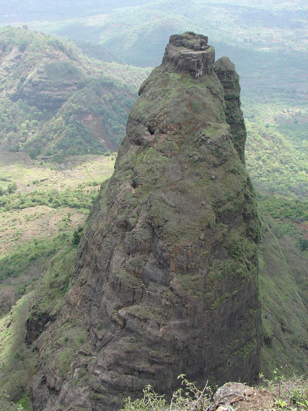 Los 12 lugares abandonados más espectaculares del mundo Lugares-abandonados-Kalavantin-Durg