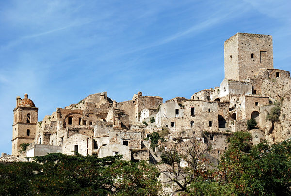 Los 12 lugares abandonados más espectaculares del mundo Lugares-abandonados-craco