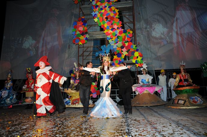 2011 - CARNEVALE DI VIAREGGIO 2011 201102192029516