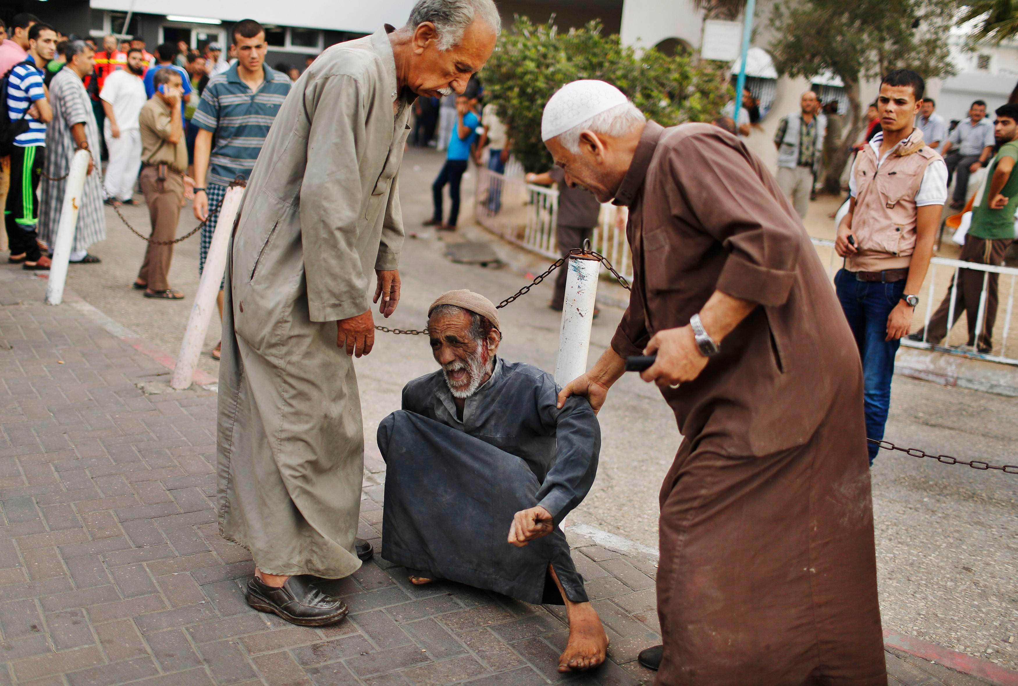 Thousands flee Gaza, bodies lay on streets F5d19120-3fa6-4813-a76e-1a49b69f38a4