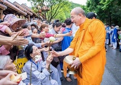 Kinh doanh tâm linh Thich-Truc-Thai-Minh