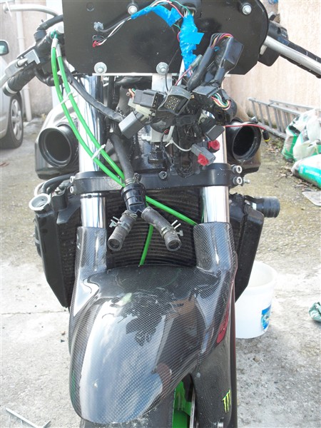 Mon ZX9R en long, en large... 100_8689