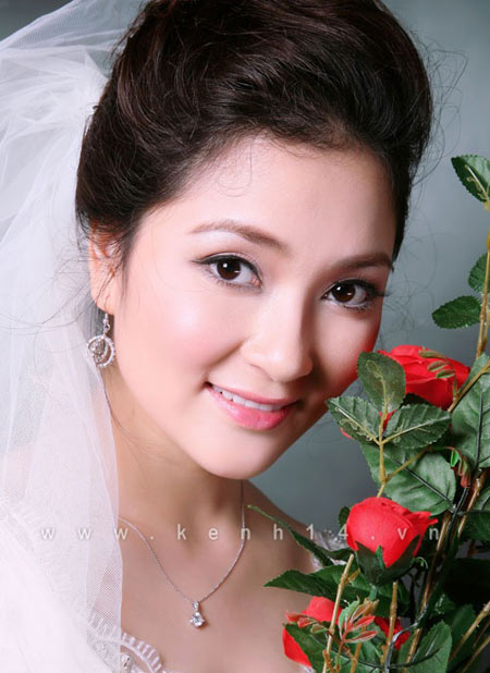 +++ GODDESS OF 2004 - ĐỀ CỬ TOP 15 Hoa-hau-nguyen-thi-huyen-lam-co-dau-lan-hai-13