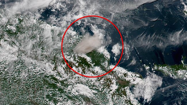 Explosiva erupción del volcán Manam (Papúa Nueva Guinea) 650x366_07310431_screen-shot-2015-07-31-at-12.07.55-am