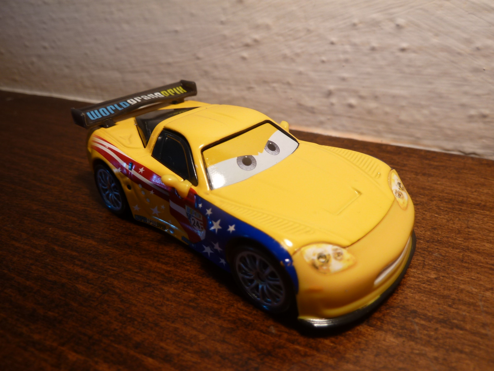 [Cars 2] Exclusif - Nouveautés Cars 2 - Exclusif - Page 3 1000308