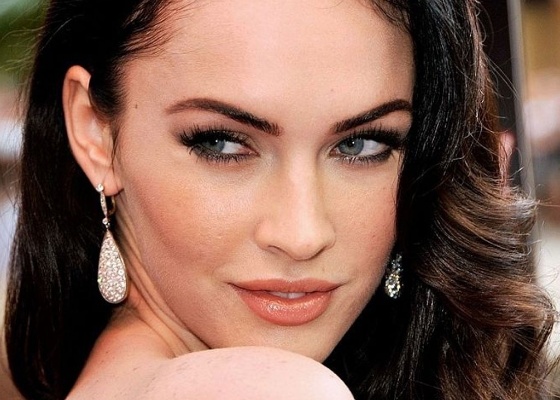 Branca de Neve - o filme? Tv-celular-wap-megan-fox-atriz-1292448617795_560x400