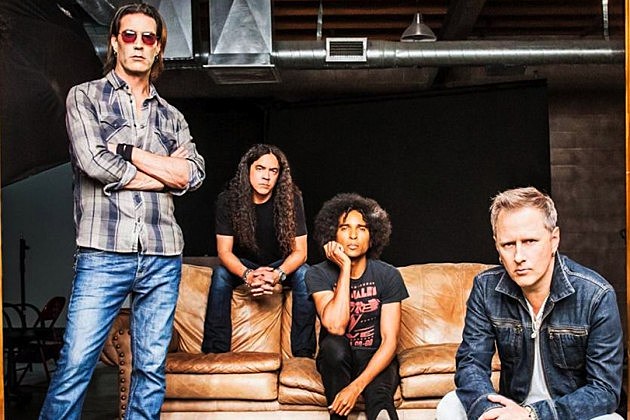 Alice In Chains ": Nuevo disco + Biografia" por Duff McKagan (2016) AIC-Johnny-Buzzerio-630x420