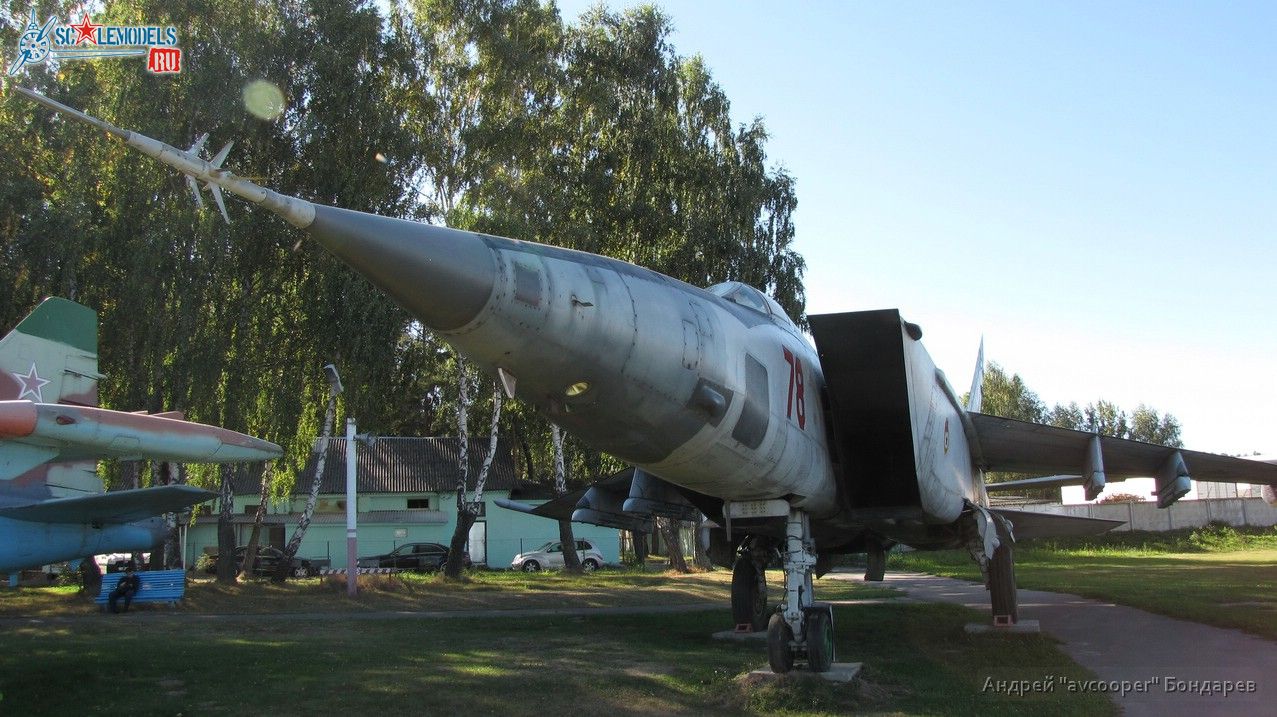 MiG-25 PD/PDS "Foxbat" (Kitty Hawk) 552_MiG-25BM_Borovaya_avcooper