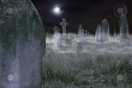 ~.~ مــغــامـرتـنــا 1 / Our Adventure 1 ~.~. - صفحة 2 Cutcaster-photo-100828130-Scary-cemetery-at-night