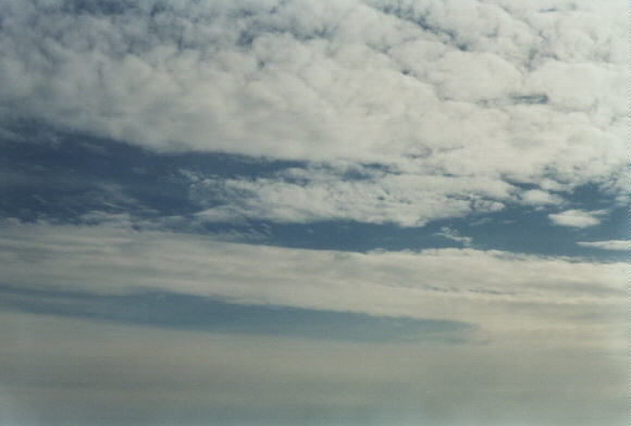 تعرفى على أنواع الســـــحب والغــــــــيوم Altocumulus_translucidus_con_altostratus