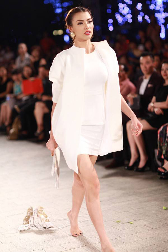 Hồng Quế " vồ ếch " trên sàn Catwalk tại Đẹp Fashion Runway 2014.  Anh577bd88f5ca269f605451f9908_cp