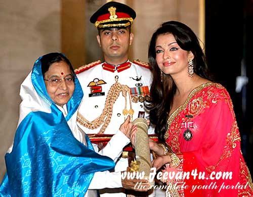 **Kajol:"Es un honor y un placer cuando son seleccionados para el Padma Shri "** Pratibha%20Devisingh%20Patil%20Aishwarya%20rai%20Padma%20Shri%20award