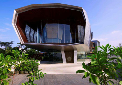 أغرب وأجمل المنازل....... 8-ultramodern-house