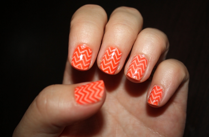  تــ،ميزــي ع،ــن غ،ــيركــ..؛} Unique-wedding-nail-art-orange-peach-zig-zag__full-carousel