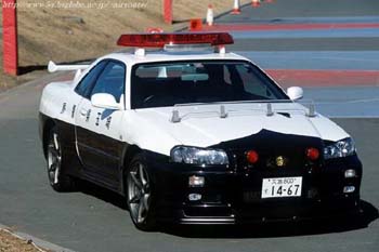 Voiture de police Nissan_police_japon