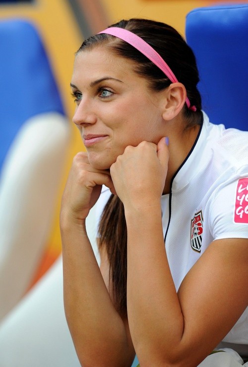 Feminin Hs-alex-morgan02-500x739