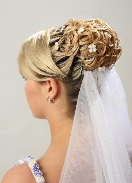 كتالوج العروسة اختاري وعلينا التنفيذ Bride-HairStyle-2011-2012-4-540x747