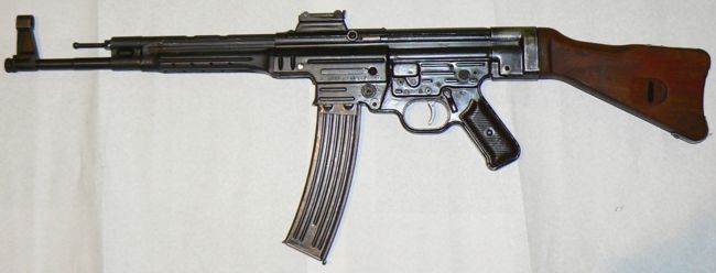 اشهر اسلحه المشاه المستخدمه في الحرب العالميه الثانيه  Mp44-1
