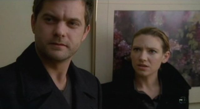 The Missing Years - 4º Y 5ª TEMPORADA Fringe-S3x12-Peter-and-Olivia-at-the-hospital