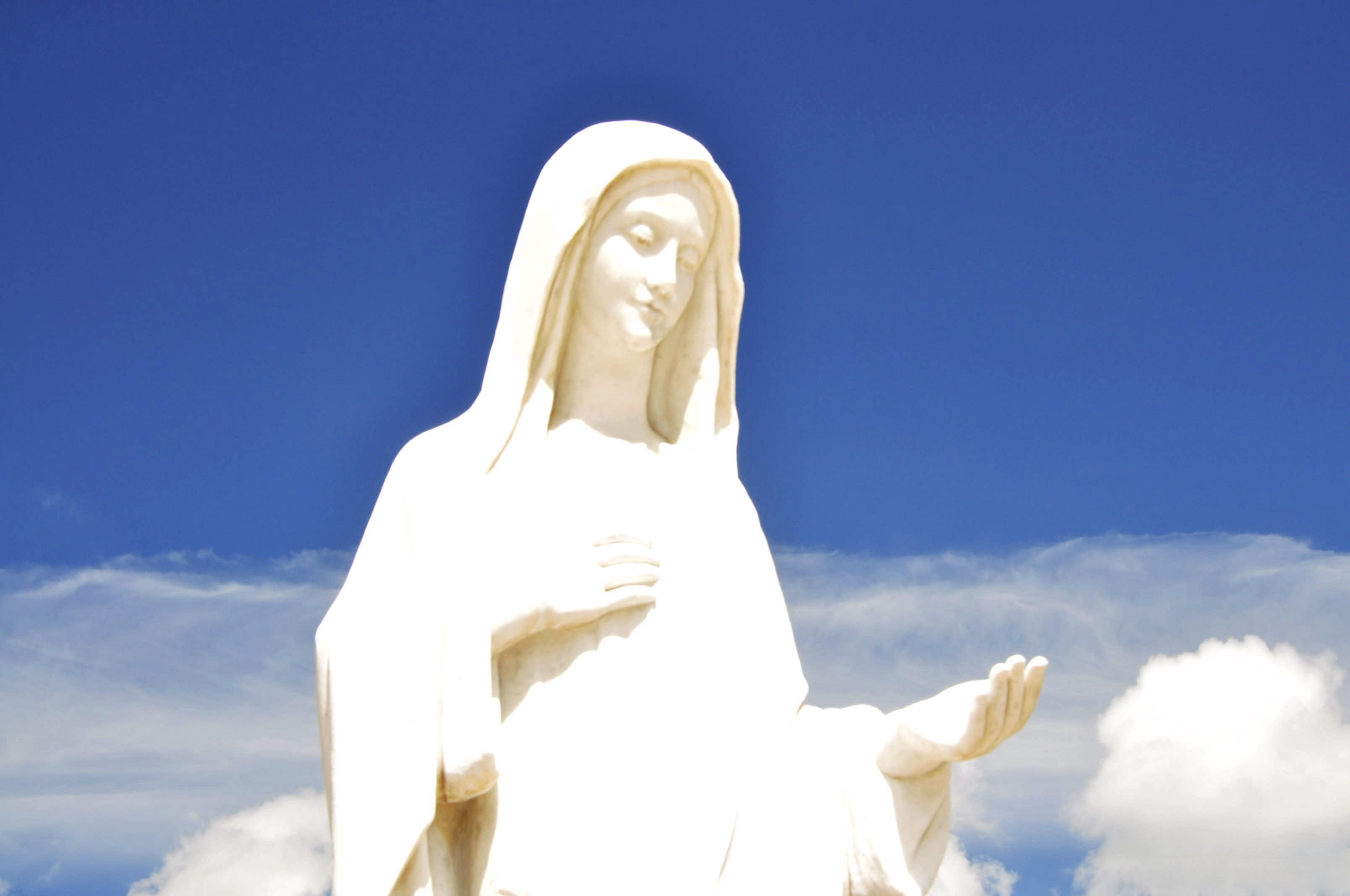 ✟Le Chapelet à Lourdes✟ - Page 3 Statue_of_Virgin_Mary_in_Medjugorje_-_Bosnia_Herzegovina_-_Creative_Commons_by_gnuckx_4693704796