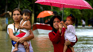 Los países más vulnerables a los desastres naturales. 120815154537_inundaciones_304x171_afpgetty