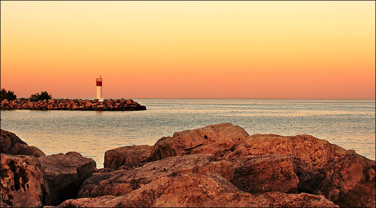     Bronte_mini_lighthouse