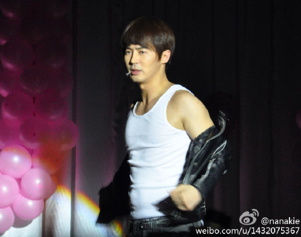 [11.2.12][Pics] JunJin @ Beijing Fanmeet Pics Part 2 555bbc67jw1dpyqgowej4j