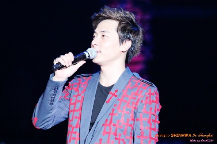 [1.5.12][Fanpics] Shinhwa @ 430 Shanghai concert 57a14d5dgw1dsj4geucq5j