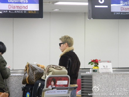 [17.12.11] Andy @ Airport Pics 6237f879gw1do5qqomy8gj