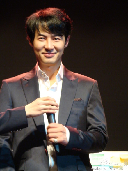 More JunJin at ShangHai FM Pics 629ff35agw1dnyxy33zckj