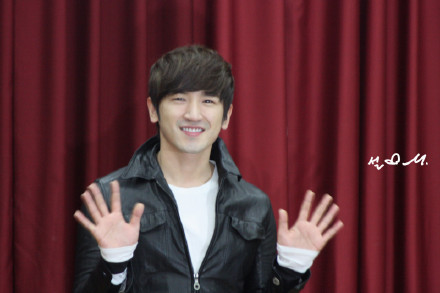 [2.3.12][FanPics] MinWoo Discharge 63e9598bjw1dqlstydkgzj