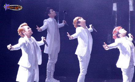 [1.5.12][Fanpics] Shinhwa @ 430 Shanghai concert 6870d3e8gw1dsi4zdz1phj