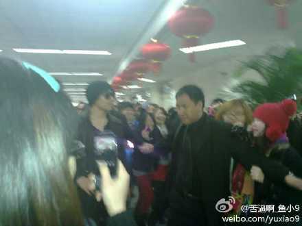 [6.1.12] Eric Seoul-Hongqiao Airport Pics 698395d7jw1dosu8tpt7lj