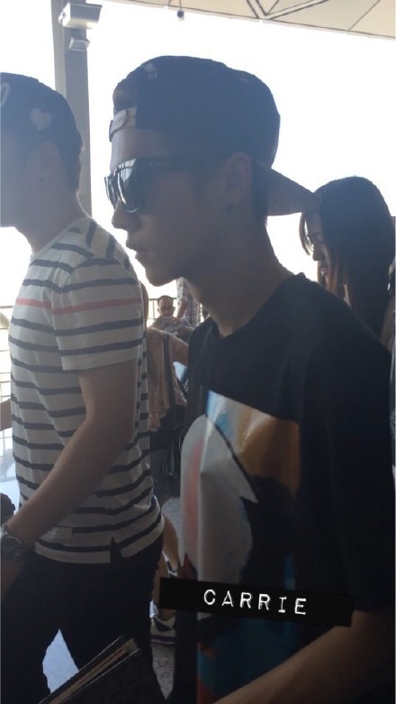 [Preview] 140628 Tianjin Airport (Departure) and Chongqing Airport (Arrival) [60P] 69c4e68djw1ehtlf8vogaj20f10qognj