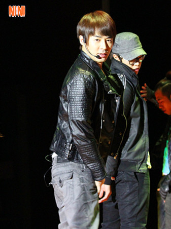 [11.2.12][Pics] JunJin @ Beijing Fanmeet Pics Part 2 6abbd9d2jw1dpz75l8ld8j