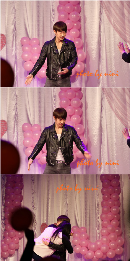 [11.2.12][Pics] JunJin @ Beijing Fanmeet Pics Part 2 6abbd9d2jw1dpz9r1wxizj