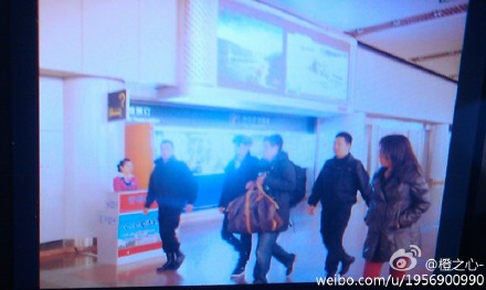 [10.2.12][Pics] JunJin @ Seoul - Beijing Airport 74a3f07ejw1dpx28mktt0j