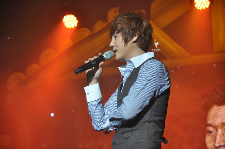 [30.12.11] Shin Hye Sung Year End Concert Pics 80790448gw1dolwtqs80wj