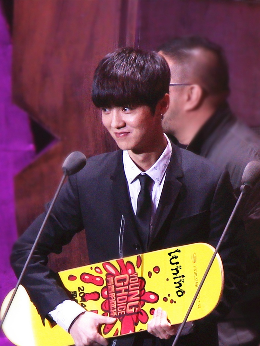 [FANTAKEN] 141210 2014 Tudou Young Choice Awards [120P] 005BLg4Ejw1en776zbk5jj30o00w0gsn