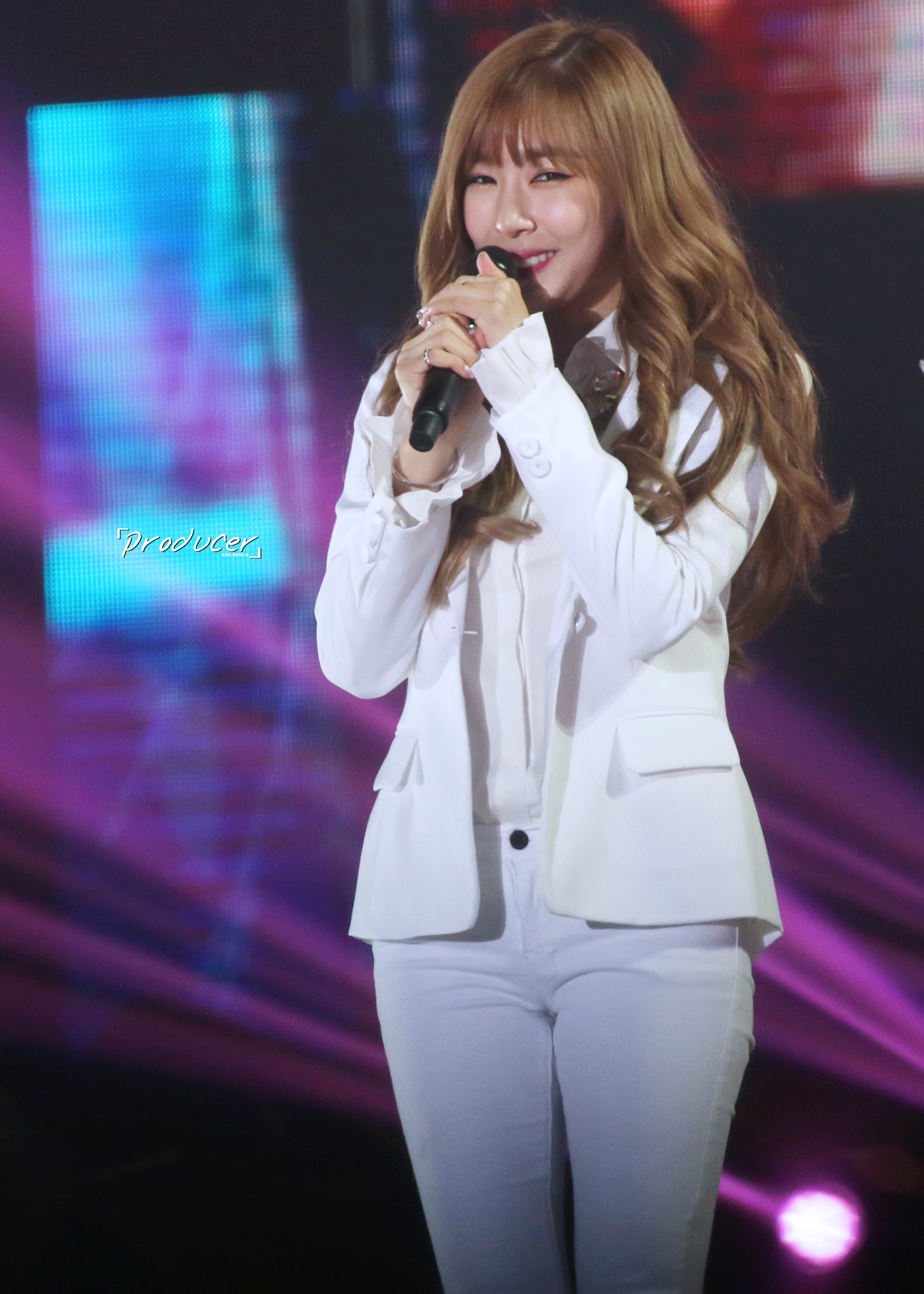 [PIC][24-10-2014]SNSD khởi hành đi Trung Quốc để biểu diễn tại "MBC Korean Music Wave in Beijing 2014" vào chiều nay - Page 11 0062K7DFgw1eqswfkshp9j31jk25se2n