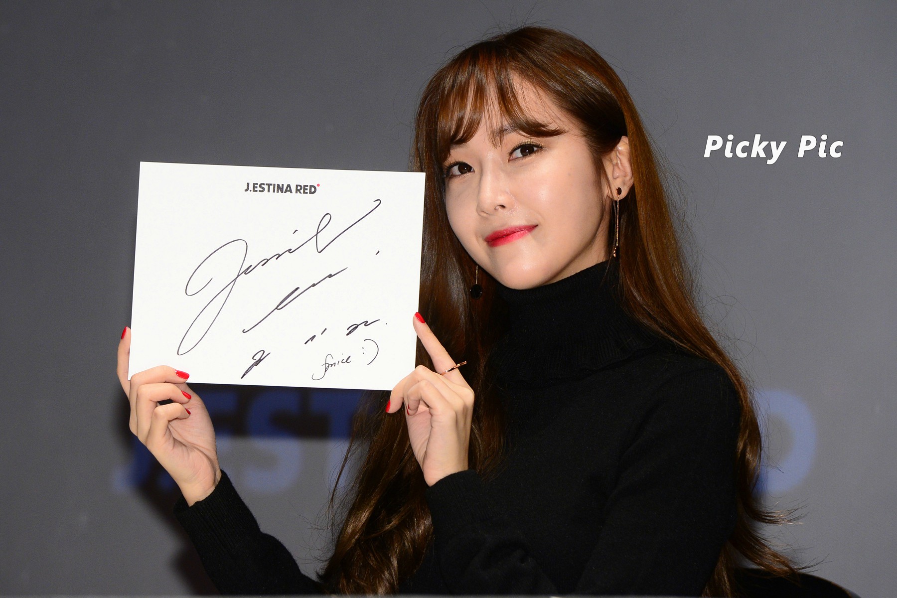 [PIC][07-11-2015]Jessica tham dự buổi Fansign cho dòng mỹ phẩm "J.ESTINA RED" tại "Myeongdong Lotte Cinema" vào chiều nay - Page 2 006cZPrggw1exwyqwfofoj31e00xc7ee