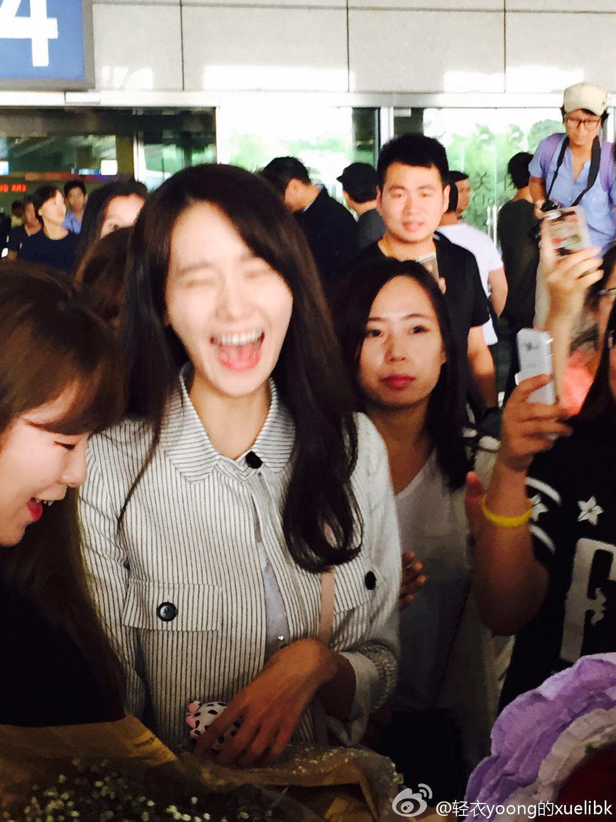 [PIC][20-05-2015]YoonA khởi hành đi Trung Quốc vào trưa nay 3efd2211jw1esaqpo4cn7j20xc18gtkn